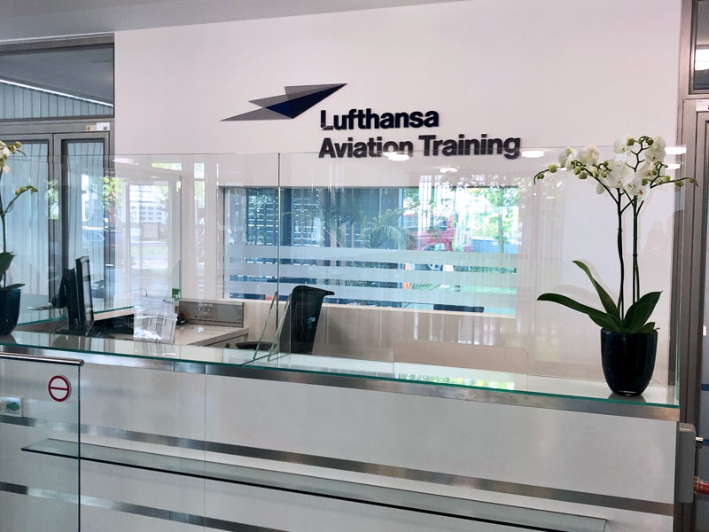 Lufthansa Aviation Training Schutzscheiben aus Glas